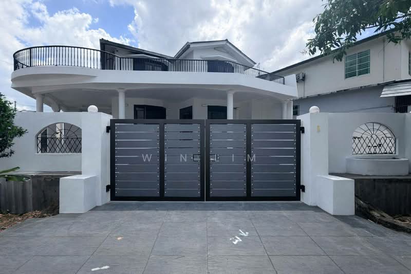 Rumah Teres 2 Tingkat untuk Dijual di Taman Molek (Johor Bahru) - Win Lim - Exterior - PropertyGuru.com.my