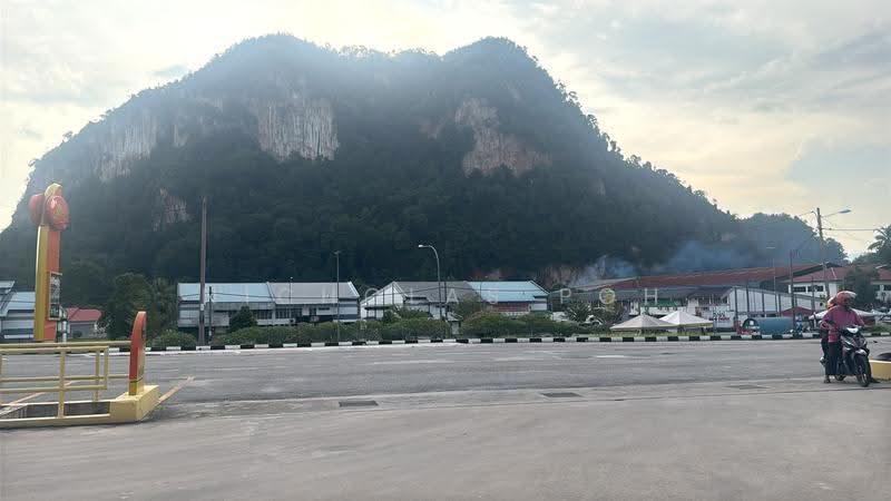 1-storey Terraced House for Sale in Taman Ukay Raya (Tambun) - Nicholas Poh - PropertyGuru.com.my
