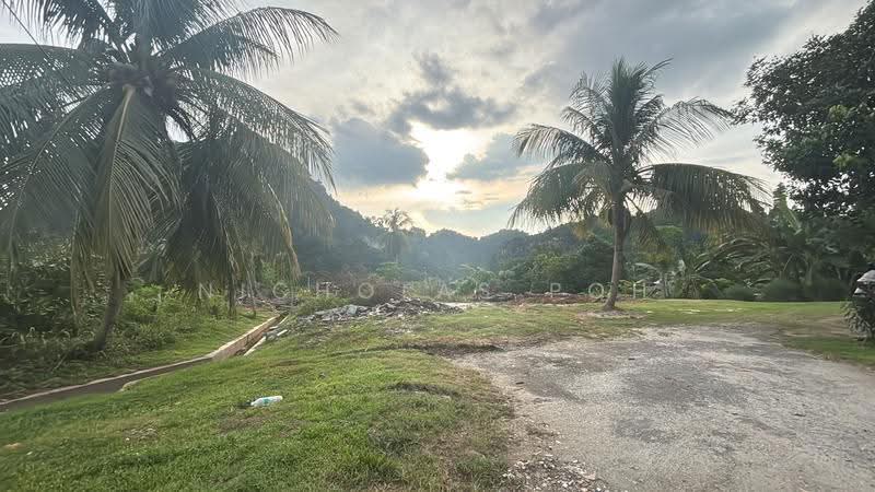 1-storey Terraced House for Sale in Taman Ukay Raya (Tambun) - Nicholas Poh - PropertyGuru.com.my