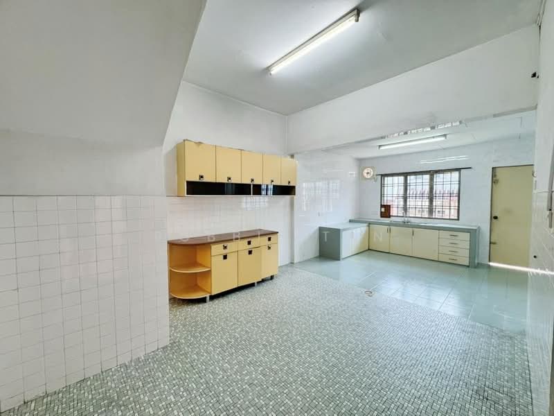 Rumah Teres 2 Tingkat untuk Dijual di Taman Pelangi (Johor Bahru) - Robbie Tan - Kitchen - PropertyGuru.com.my