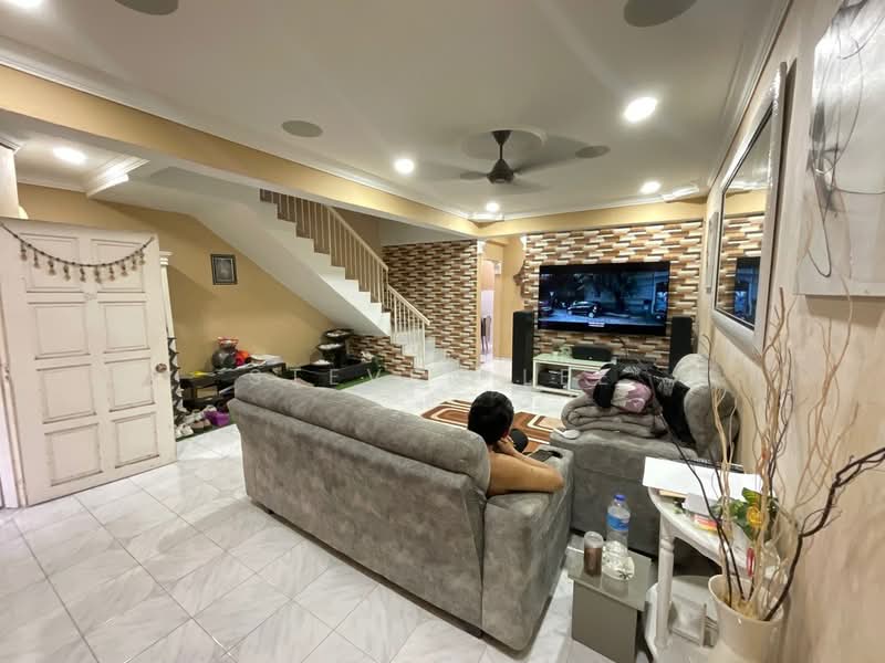 2-storey Terraced House for Sale in Bandar Baru Kundang (Rawang) - Steven Lee - Living Room - PropertyGuru.com.my