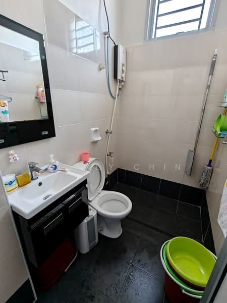 Rumah Teres 1 Tingkat untuk Dijual di Taman Putri (Kulai) - Calley Chin - Bathroom - PropertyGuru.com.my