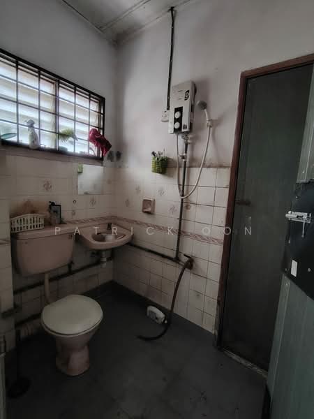 2-storey Terraced House for Sale in Taman Seri Taming (Cheras) - Patrick Oon - Bathroom - PropertyGuru.com.my