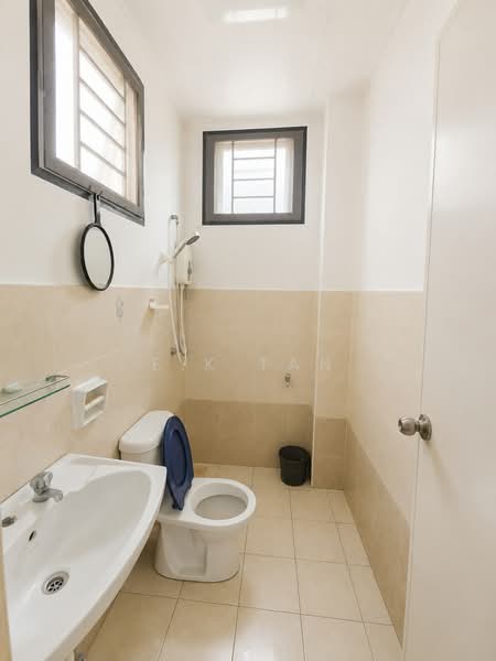 Rumah Teres 2 Tingkat untuk Disewa di Taman Setia Indah (Tebrau) - E.K Tan - Bathroom - PropertyGuru.com.my