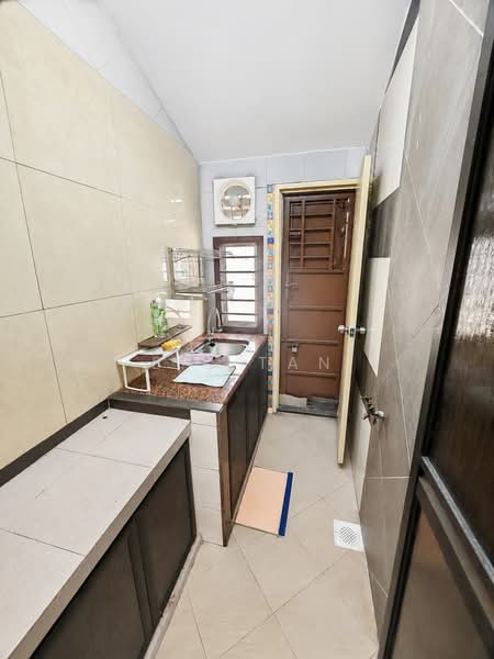 Rumah Teres 2 Tingkat untuk Disewa di Taman Setia Indah (Tebrau) - E.K Tan - Kitchen - PropertyGuru.com.my