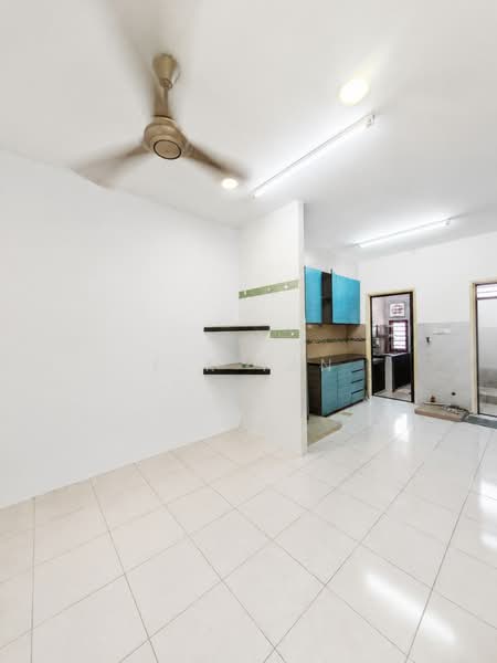 Rumah Teres 2 Tingkat untuk Disewa di Taman Setia Indah (Tebrau) - E.K Tan - Kitchen - PropertyGuru.com.my