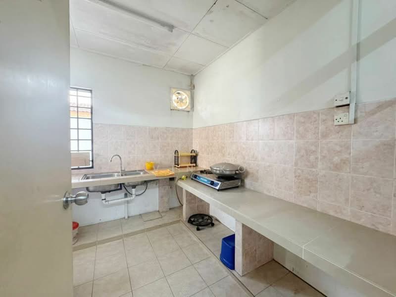2-storey Terraced House for Sale in Taman Setia Indah (Tebrau) - Kelvin Koay - Kitchen - PropertyGuru.com.my