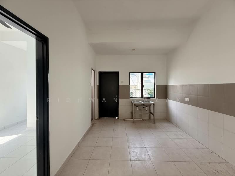 2-storey Terraced House for Sale in Semenyih Parklands (Beranang) - Ridhwan Razak - Kitchen - PropertyGuru.com.my