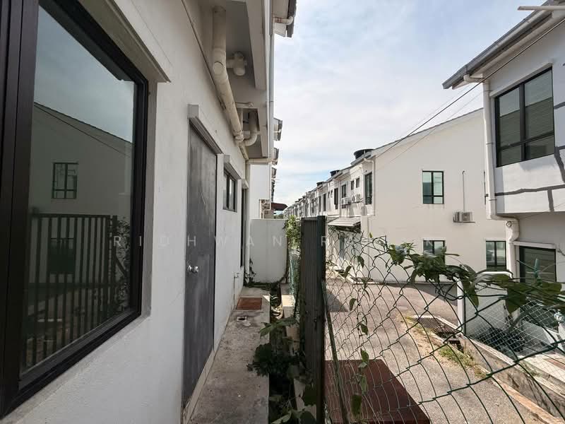 2-storey Terraced House for Sale in Semenyih Parklands (Beranang) - Ridhwan Razak - Exterior - PropertyGuru.com.my