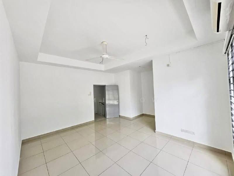 Rumah Teres 2 Tingkat untuk Dijual di Taman Mount Austin (Tebrau) - Jamie Low - Living Room - PropertyGuru.com.my