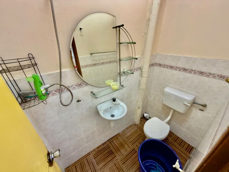 2-storey Terraced House for Sale in Taman Seri Sementa (Kapar) - Nur Alia Omar - Bathroom - PropertyGuru.com.my
