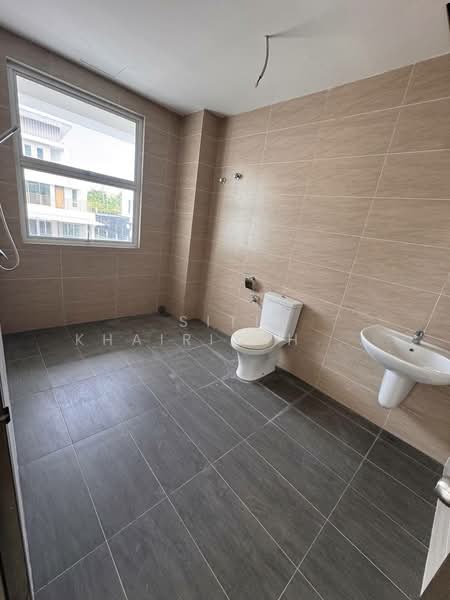 Semi-Detached House for Sale in Rawang (Selangor) - SITI KHAIRIYAH JAAFAR - Bathroom - PropertyGuru.com.my