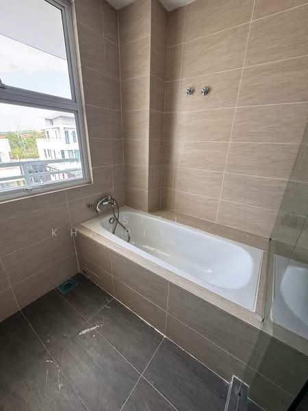 Semi-Detached House for Sale in Rawang (Selangor) - SITI KHAIRIYAH JAAFAR - Bathroom - PropertyGuru.com.my
