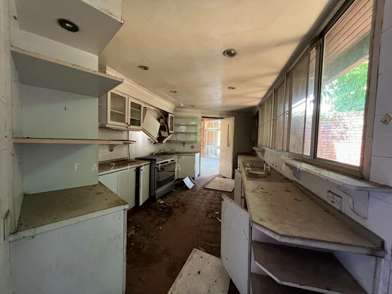 Bungalow for Sale in Seksyen 16 (Petaling Jaya) - Fazillah Rahim - Kitchen - PropertyGuru.com.my