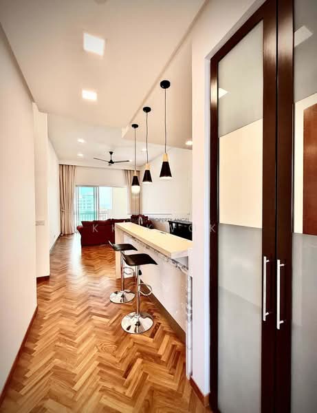 Servis Apartment untuk Dijual di Straits Quay (The Suites at Waterside) - KK Kwok - Living Room - PropertyGuru.com.my