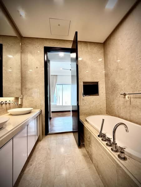 Servis Apartment untuk Dijual di Straits Quay (The Suites at Waterside) - KK Kwok - Bathroom - PropertyGuru.com.my
