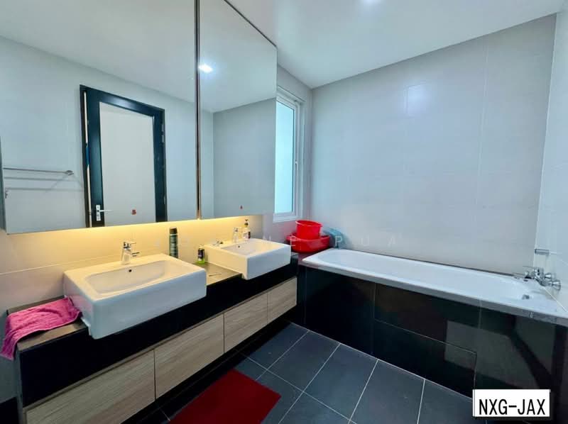 2.5-storey Terraced House for Sale in Bukit Raja (Selangor) - Joanne Pua - Bathroom - PropertyGuru.com.my