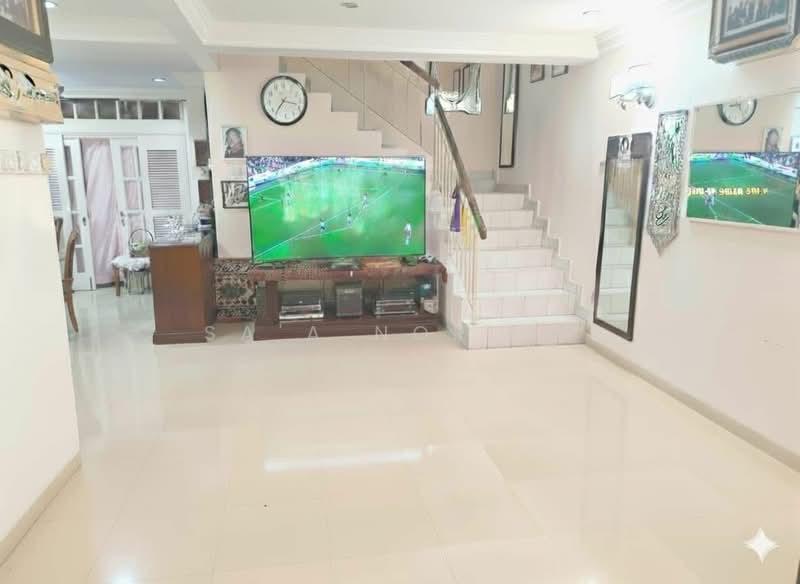 Rumah Teres 2 Tingkat untuk Dijual di Seksyen 27 (Shah Alam) - Sa'a Nordin - Living Room - PropertyGuru.com.my