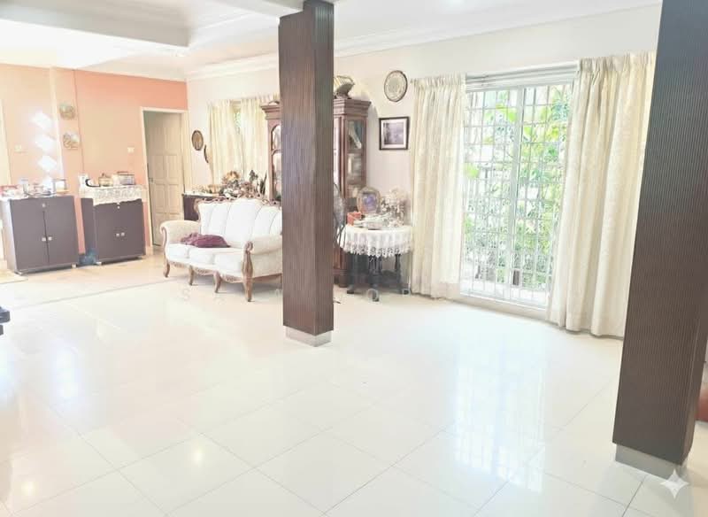 Rumah Teres 2 Tingkat untuk Dijual di Seksyen 27 (Shah Alam) - Sa'a Nordin - Living Room - PropertyGuru.com.my