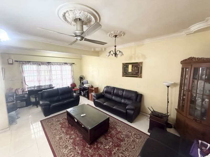 Rumah Teres 2 Tingkat untuk Dijual di Seksyen 6 (Shah Alam) - Mohammad Din Majid - Living Room - PropertyGuru.com.my