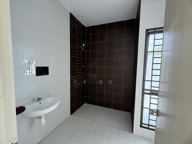 Rumah Kluster untuk Dijual di Taman Adda Heights (Tebrau) - CK Ng - Bathroom - PropertyGuru.com.my