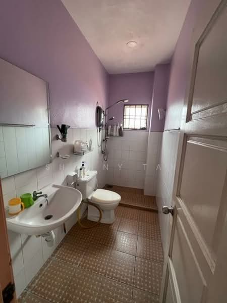Bungalow for Sale in Taman Ikhlas (Bandar Sungai Long) - Shanny Tan - Bathroom - PropertyGuru.com.my