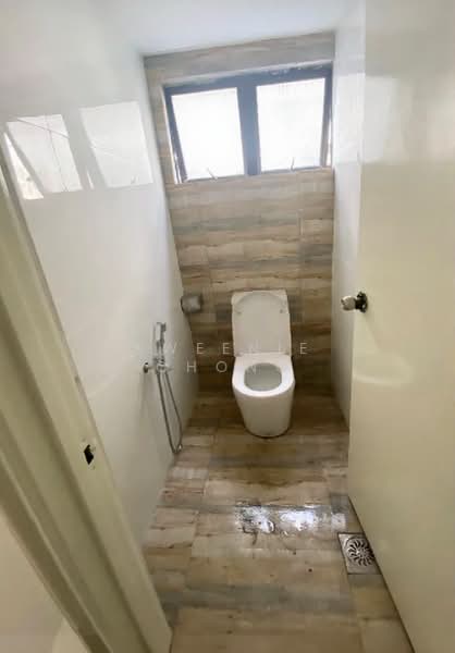 Shop / Office for Sale in Seri Kembangan (Selangor) - Kweenie Chong - Bathroom - PropertyGuru.com.my