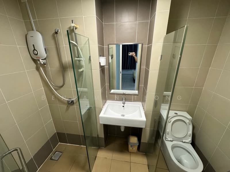 Servis Apartment untuk Disewa di Centrestage Designer Suite - Benjamin Teong - Bathroom - PropertyGuru.com.my