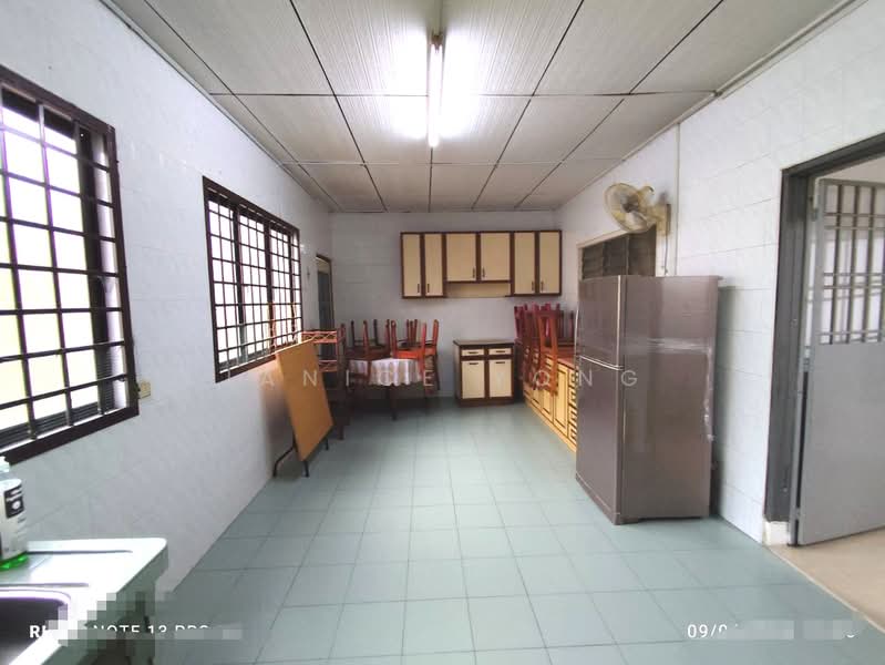 1-storey Terraced House for Rent in Taman Century (Johor Bahru) - Janice Yong - Kitchen - PropertyGuru.com.my