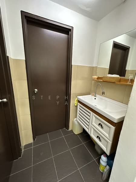 Shop for Rent in Kota Bayuemas (Klang) - Stephanie Yap - Bathroom - PropertyGuru.com.my