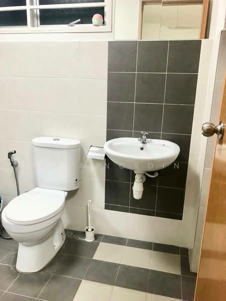 Terraced House for Sale in Sungai Buloh (Selangor) - Sa'a Nordin - Bathroom - PropertyGuru.com.my