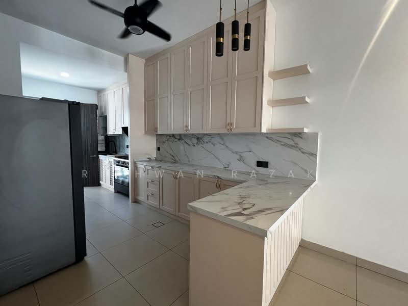 Rumah Teres untuk Dijual di Elmina (Shah Alam) - Ridhwan Razak - Kitchen - PropertyGuru.com.my