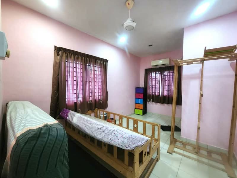 2-storey Terraced House for Sale in Taman Seri Austin (Tebrau) - Karl Lim - Bedroom - PropertyGuru.com.my