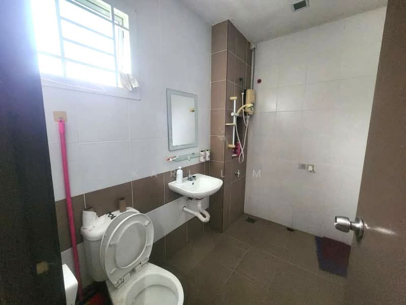 2-storey Terraced House for Sale in Taman Seri Austin (Tebrau) - Karl Lim - Bathroom - PropertyGuru.com.my