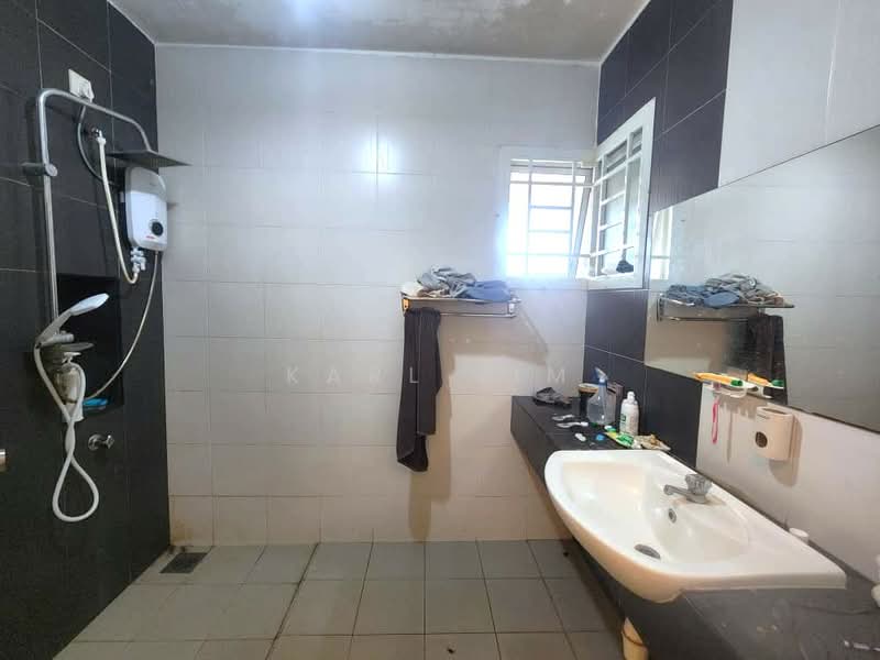 2-storey Terraced House for Sale in Taman Seri Austin (Tebrau) - Karl Lim - Bathroom - PropertyGuru.com.my