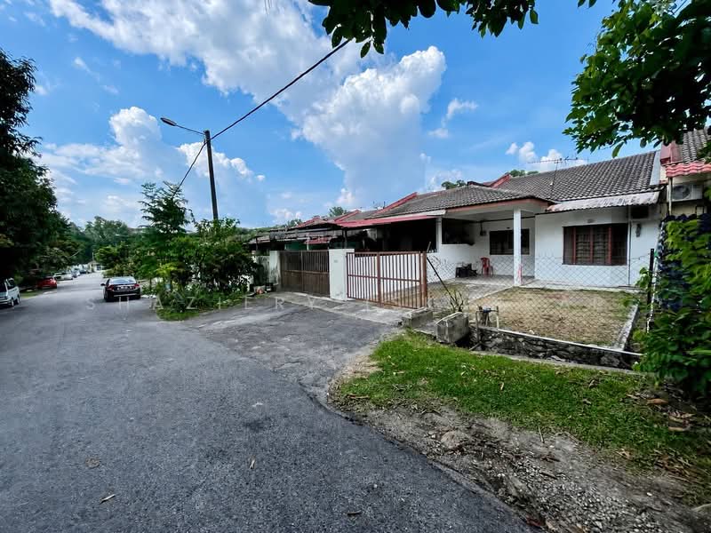 Rumah Teres 1 Tingkat untuk Dijual di Taman Kajang Utama (Kajang) - Shaziery Iskandar - Exterior - PropertyGuru.com.my