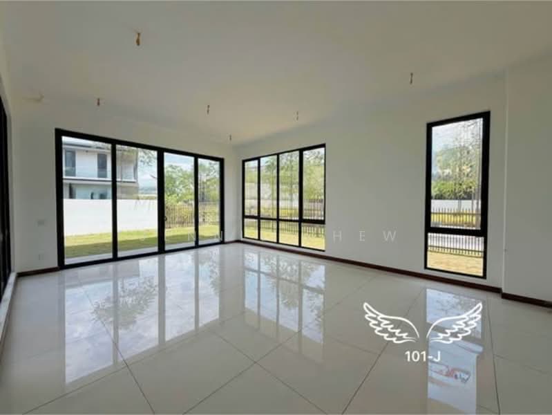 Rumah Banglo untuk Dijual di Eco Sanctuary (Telok Panglima Garang) - Jennie Chew - Living Room - PropertyGuru.com.my