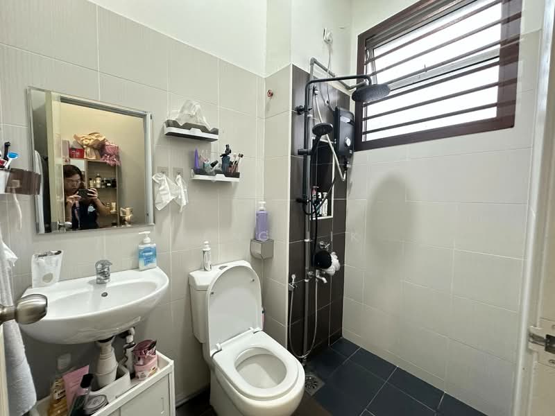 Rumah Teres 2 Tingkat untuk Dijual di Taman Mount Austin (Tebrau) - Fong Lik - Bathroom - PropertyGuru.com.my