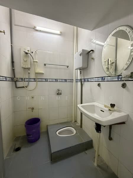 Terraced House for Rent in Taman Layang Layang (Seremban) - Chin Mei Ling - Bathroom - PropertyGuru.com.my