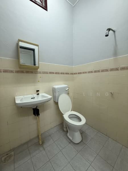 Terraced House for Rent in Taman Layang Layang (Seremban) - Chin Mei Ling - Bathroom - PropertyGuru.com.my