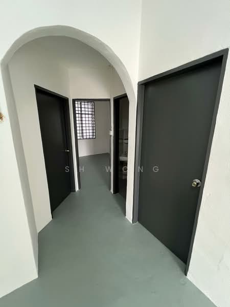 Rumah Teres untuk Dijual di Pekan Nanas (Johor) - SH Wong - Corridor - PropertyGuru.com.my