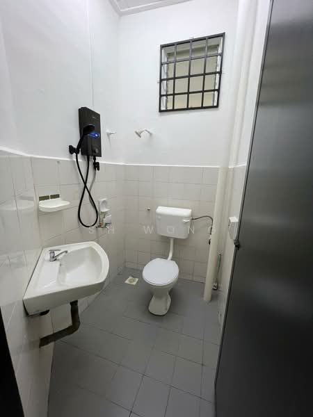 Rumah Teres untuk Dijual di Pekan Nanas (Johor) - SH Wong - Bathroom - PropertyGuru.com.my