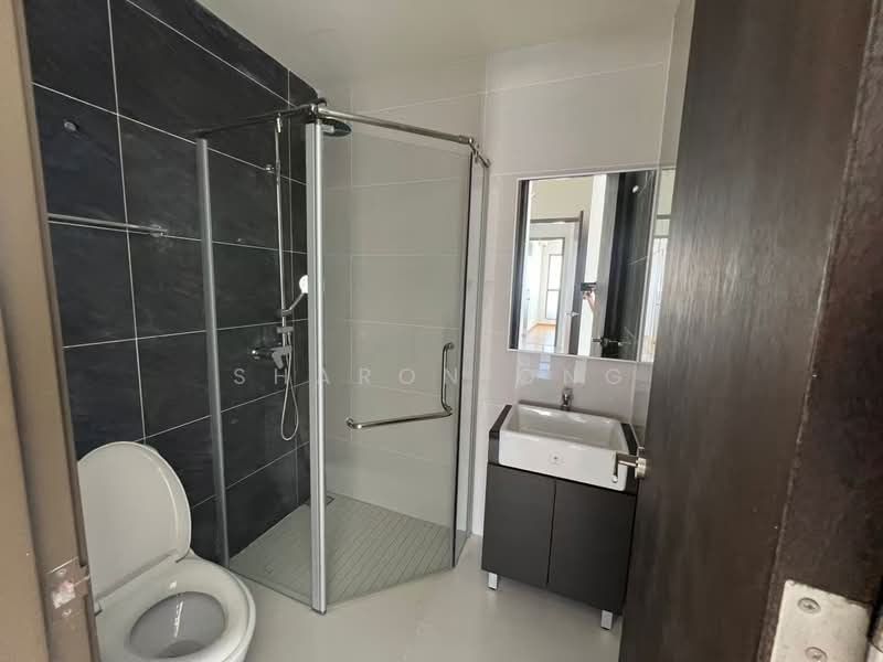 Apartment for Sale at Starview Bay @ Forest City - Sharon Ong - Bathroom - PropertyGuru.com.my