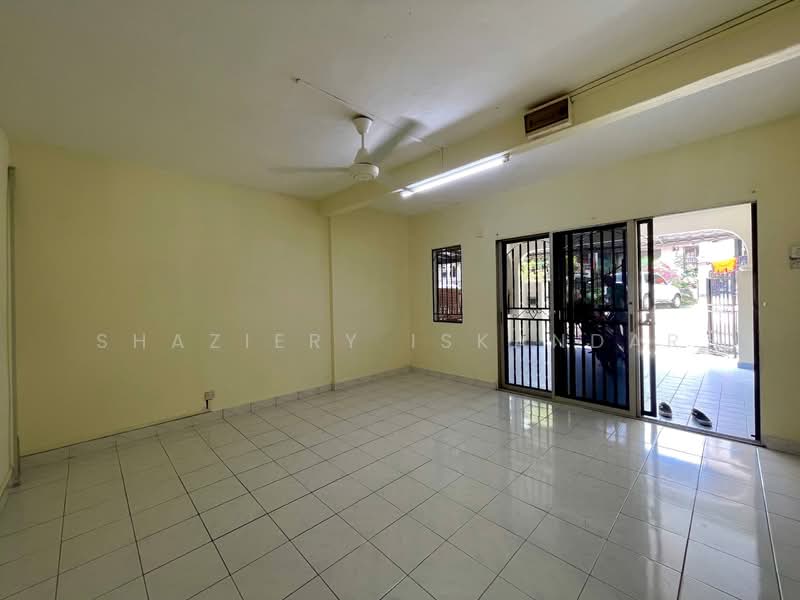 Rumah Teres 2 Tingkat untuk Dijual di Kajang (Selangor) - Shaziery Iskandar - Living Room - PropertyGuru.com.my