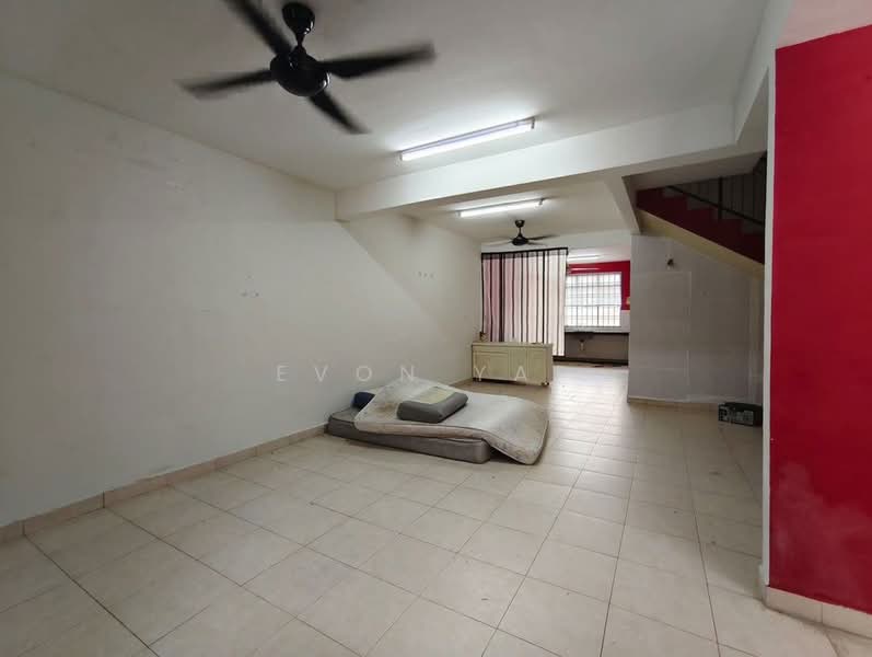 Rumah Teres 2 Tingkat untuk Dijual di Taman Skudai Indah (Skudai) - Evon Yap - Living Room - PropertyGuru.com.my
