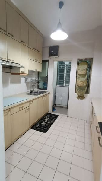 Pangsapuri untuk Disewa di Danga View Apartment - Chloe Shum - Kitchen - PropertyGuru.com.my