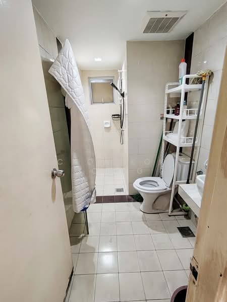 Service Residence for Sale at Koi Kinrara - Chow Kok Toong - Bathroom - PropertyGuru.com.my
