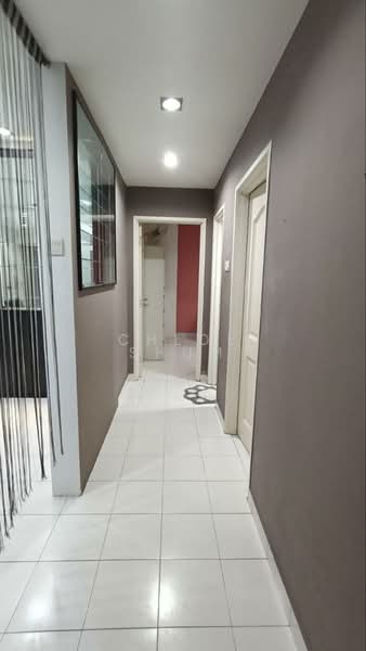 Pangsapuri untuk Dijual di Danga View Apartment - Chloe Shum - Corridor - PropertyGuru.com.my