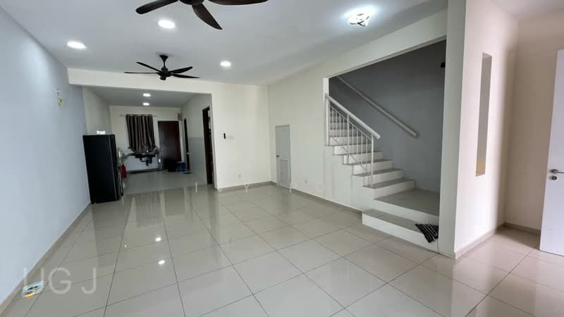 Rumah Teres untuk Dijual di Bandar Botanic (Klang) - Ivy Por - Living Room - PropertyGuru.com.my