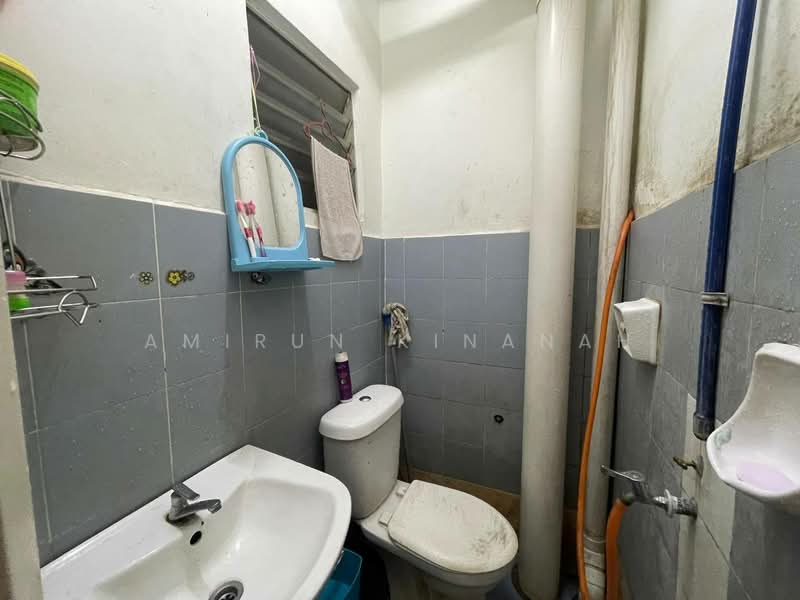 Apartment for Sale at Residensi Bistaria - Amirun Kinanah - Bathroom - PropertyGuru.com.my